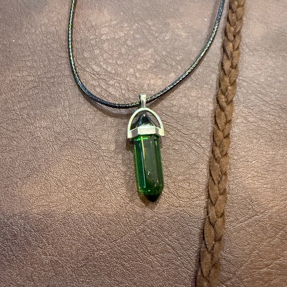 Green Crystal Pendant Necklace - Picture 1 of 1
